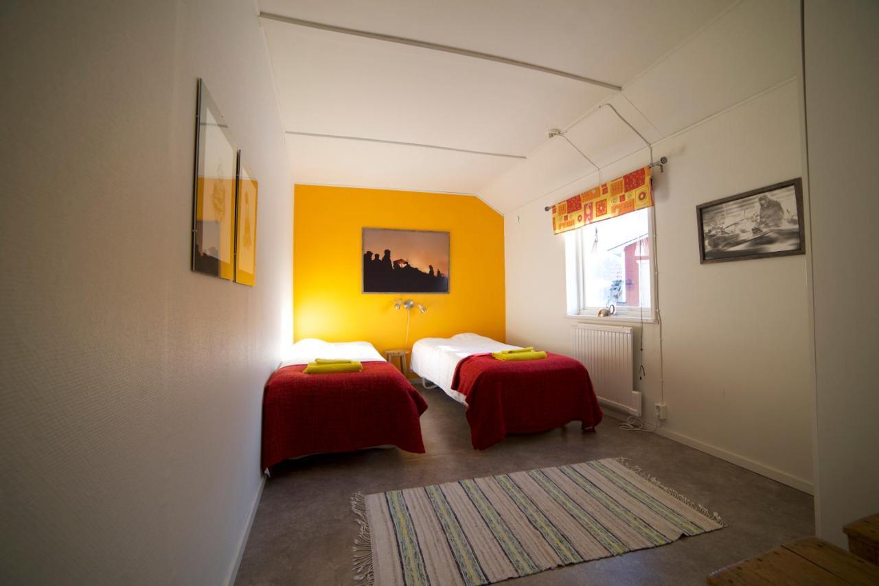 Ofelas Islandshaestar & Guideservice Kiruna Extérieur photo